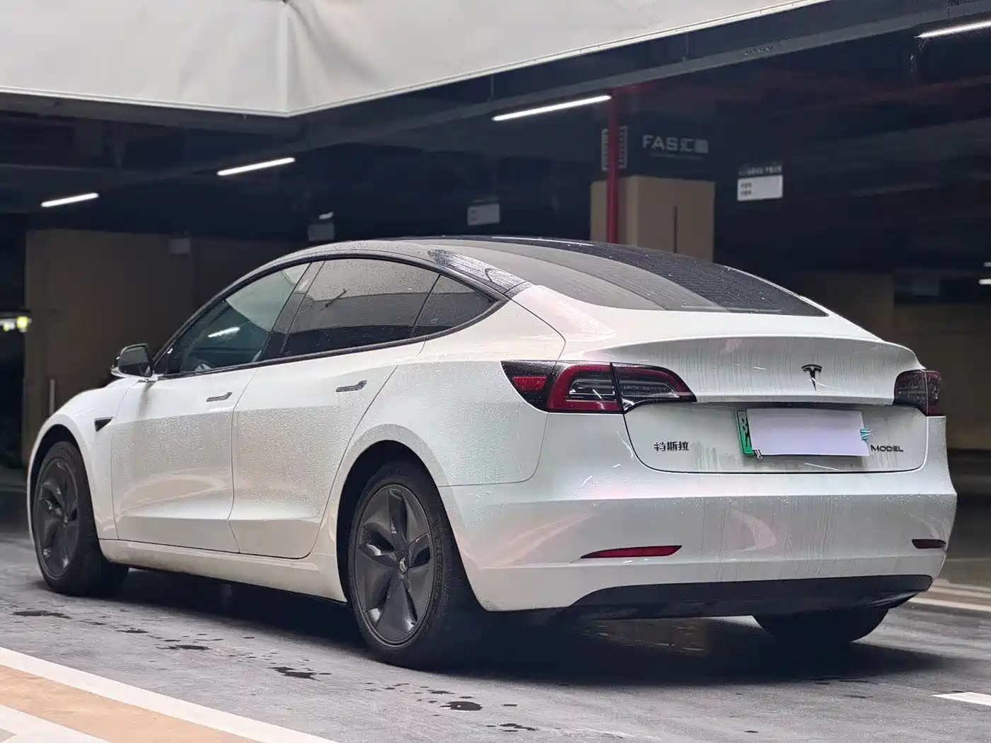 TESLA MODEL 3
