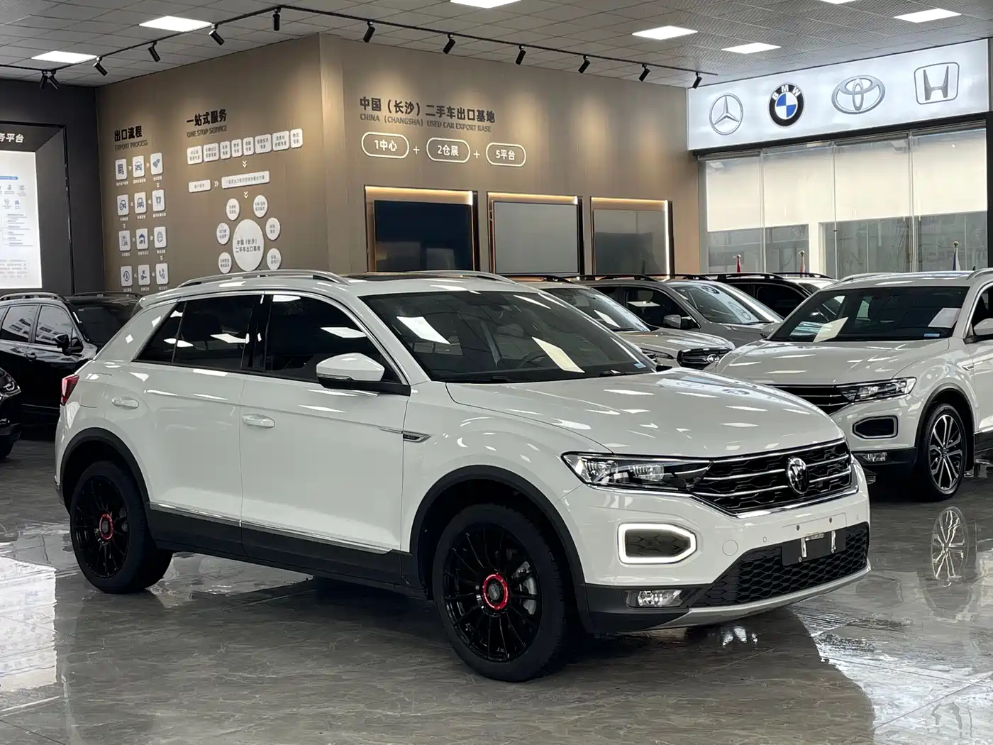 Volkswagen T-ROC 2021 Facelift 280TSI DSG 4WD Luxury Smart Connect Edition фото 3