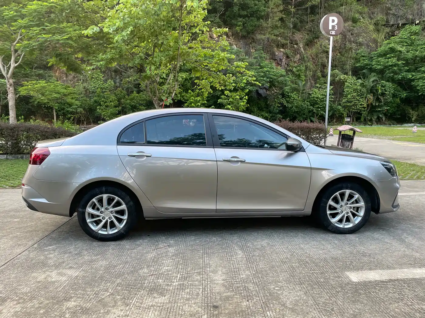 GEELY AUTOMOBILE EMGRAND