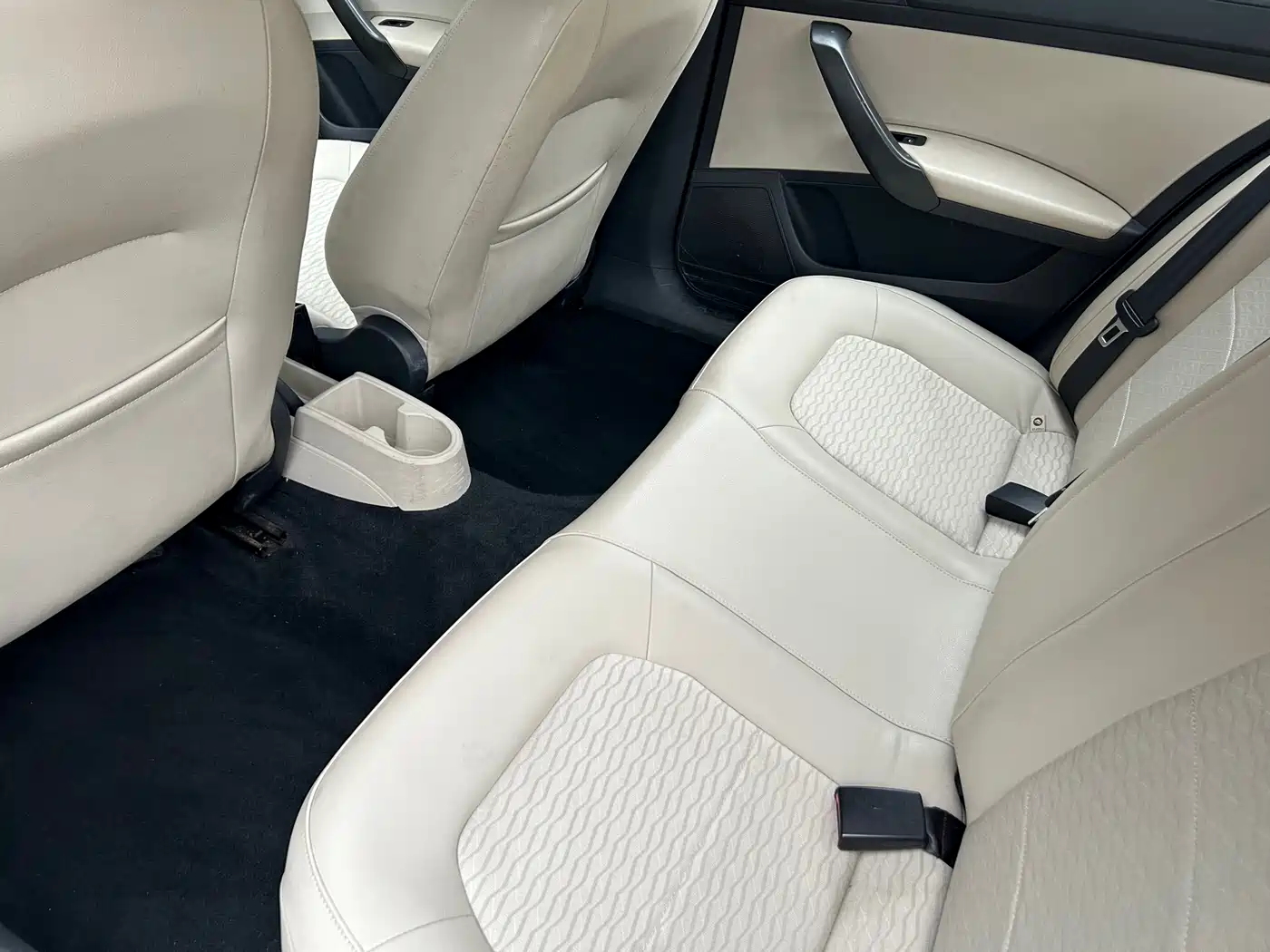 Škoda Rapid 2013 1.6L Manual Smart Selection фото 12
