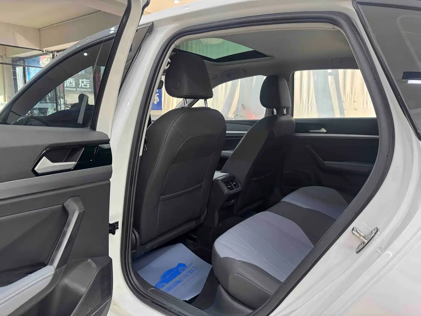 Volkswagen Lavida 2023 1.5L Auto Five Million Edition фото 8