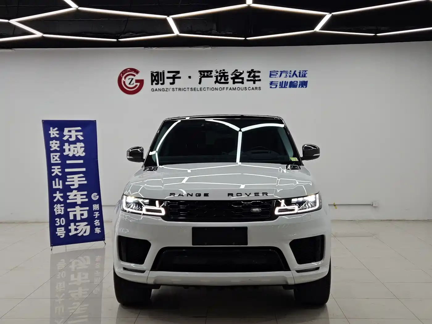 Land Rover Range Rover Sport 2022 3.0 L6 Gloss Black Edition фото 2
