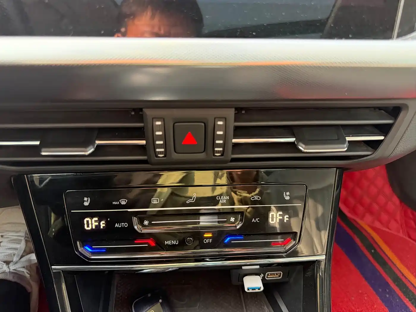 Volkswagen Passat 2022 330TSI Premium Edition фото 27