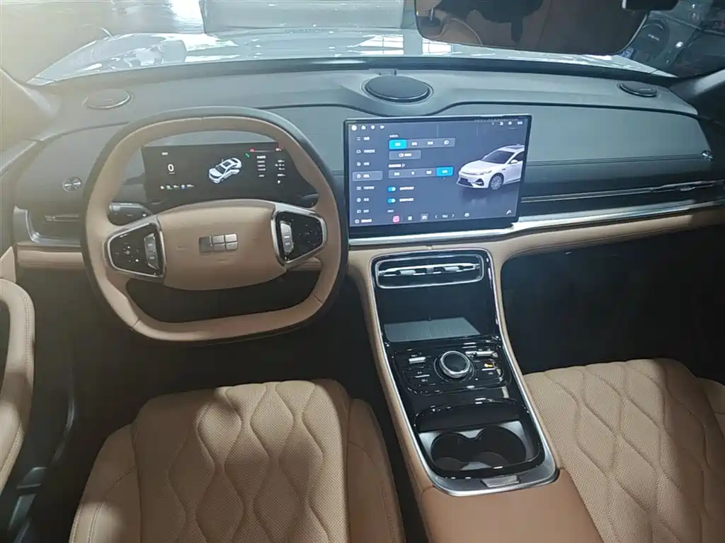Geely Galaxy Galaxy A7 2025 EM-i 150km Premium Edition фото 3