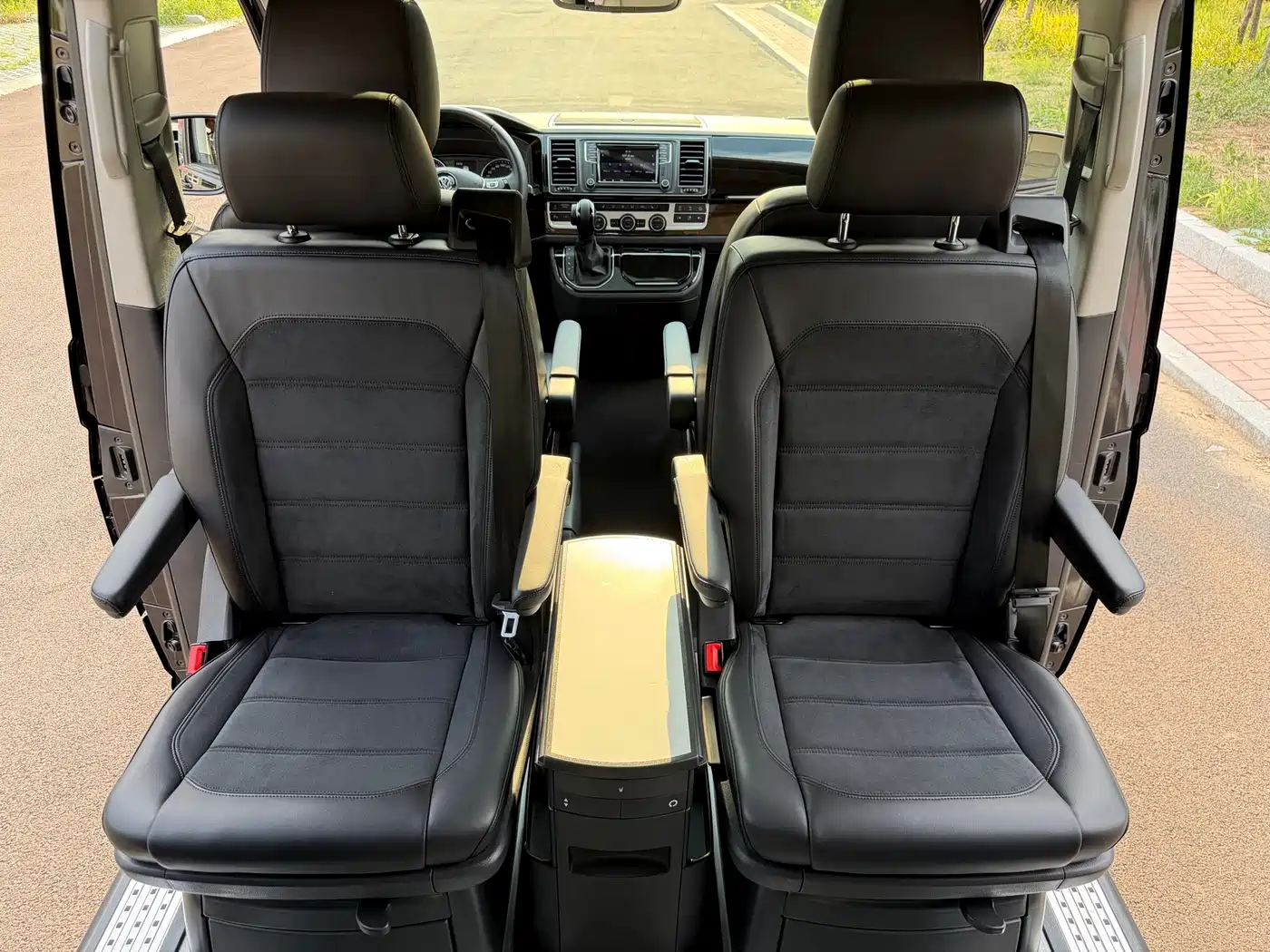 Volkswagen Multivan 2019 2018 2.0TSI 4WD Explorer Edition 7-Seater