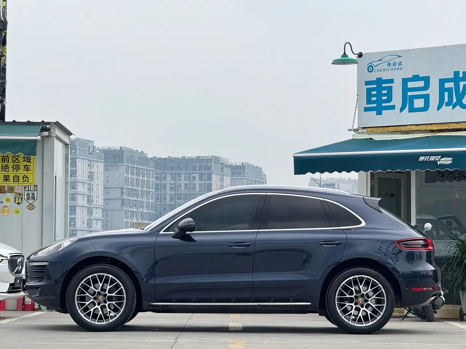 Photo 3 - Porsche Macan