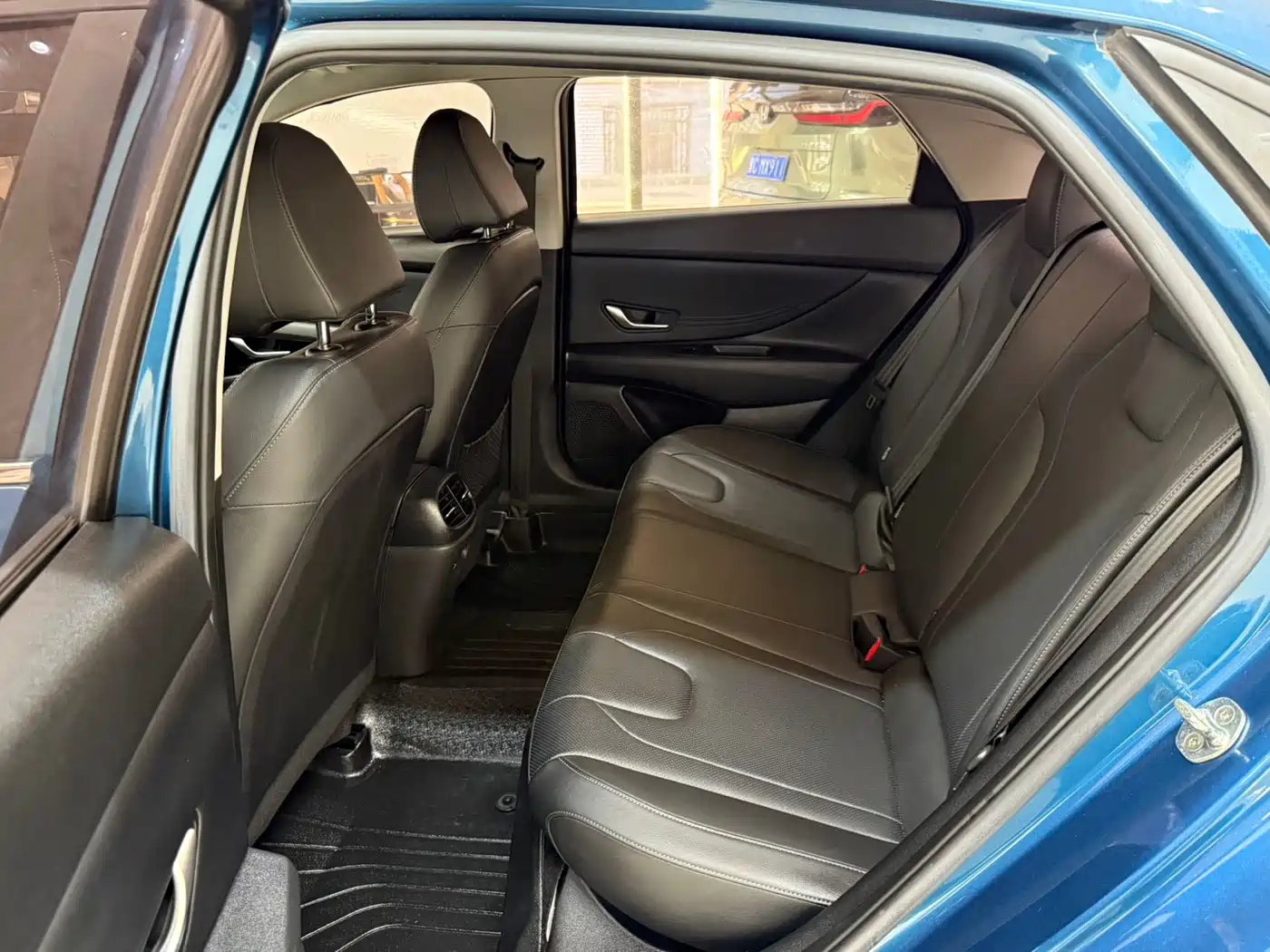 Hyundai Elantra 2022 1.5L CVT LUX Premium Edition фото 18
