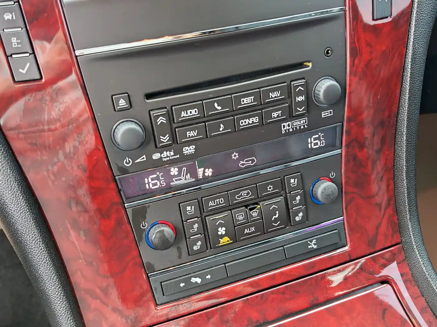 Cadillac Escalade 2010 6.0 Hybrid фото 18