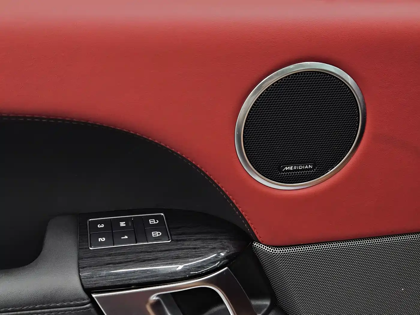 Land Rover Range Rover Sport 2022 3.0 L6 Gloss Black Edition фото 18
