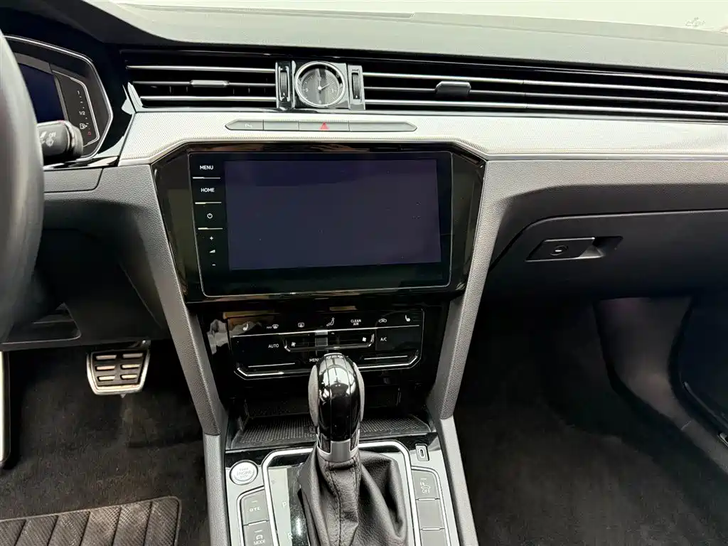 VOLKSWAGEN MAGOTAN GTE PLUG IN HYBRID