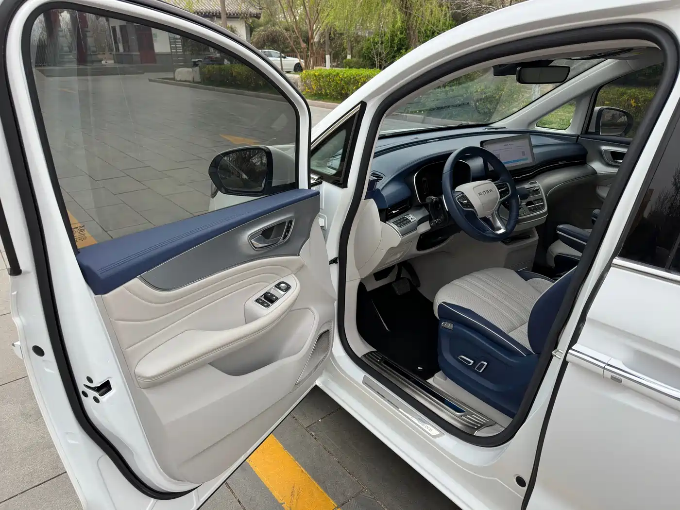 ROEWE IMAX8