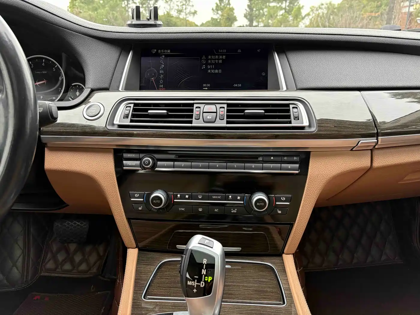 BMW 7 Series 2014 730Li Premium фото 9