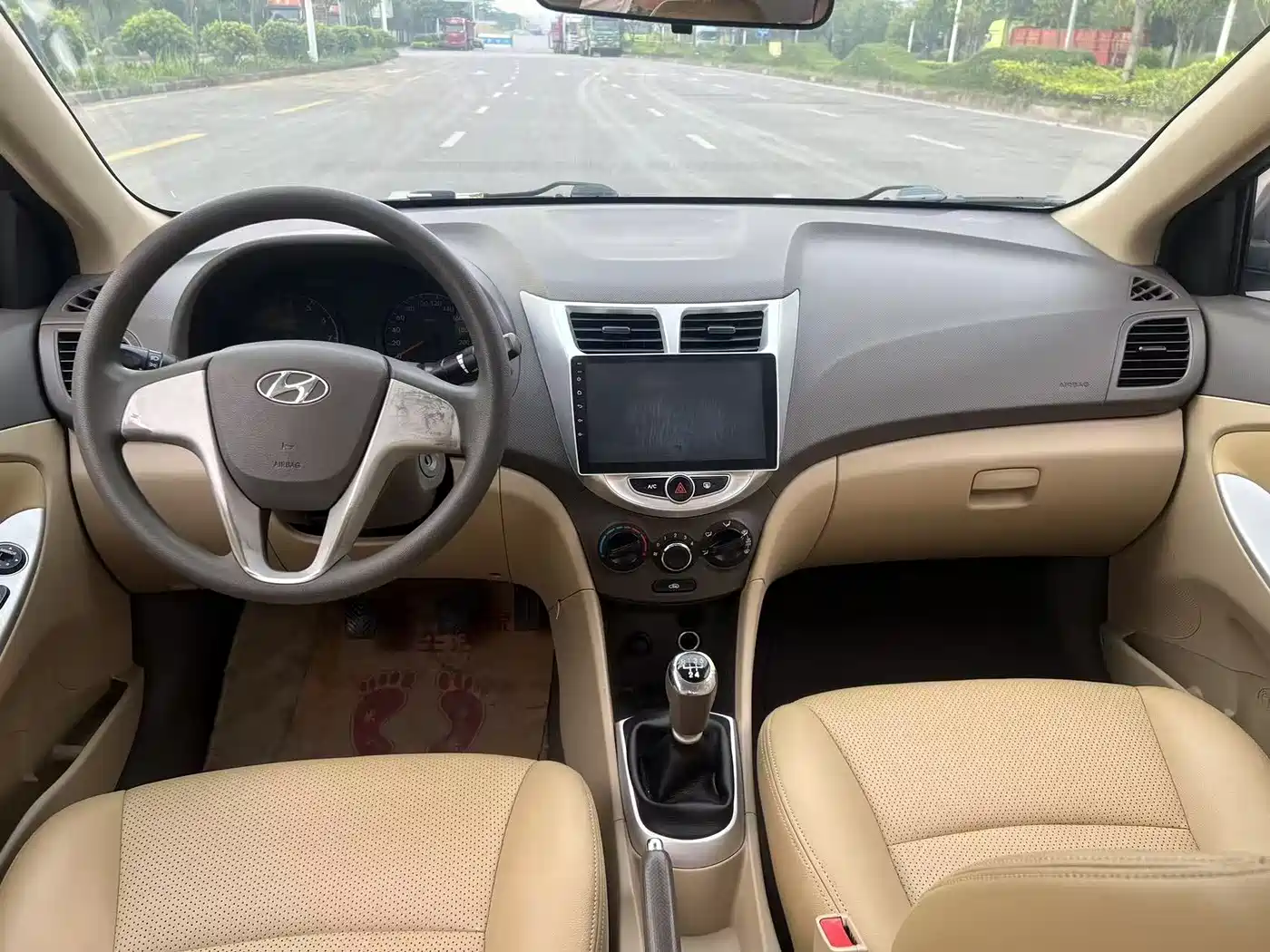 Hyundai Verna 2010 Sedan 1.4L Manual Standard GL фото 11