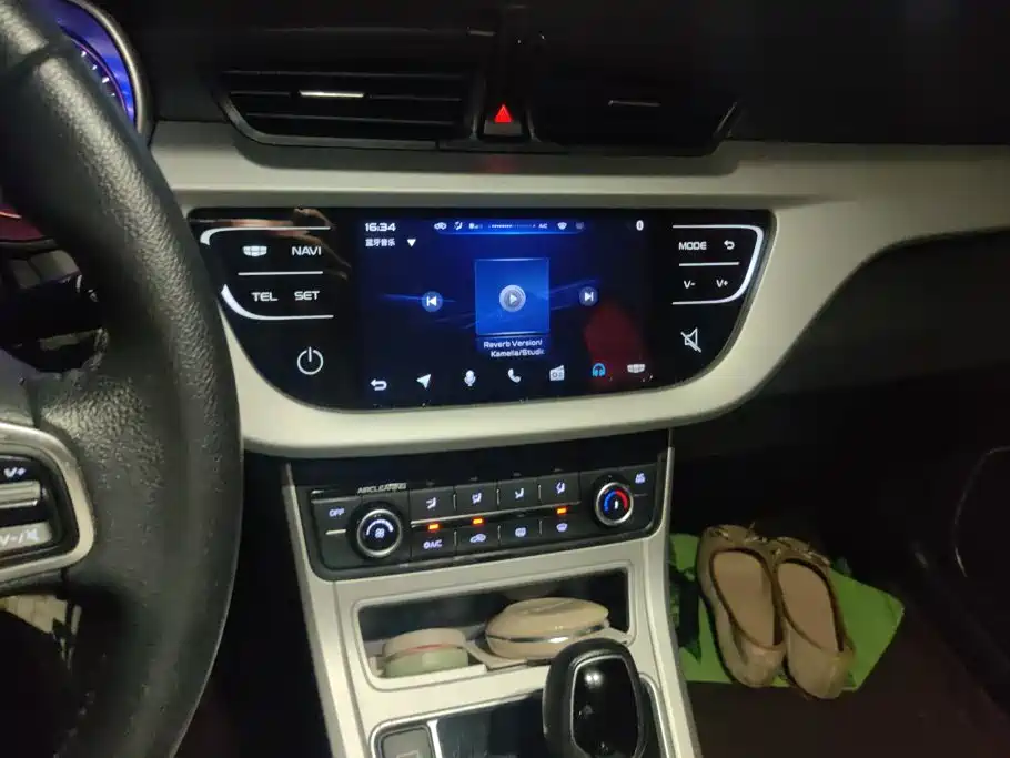 Фото 13 - Geely Vision