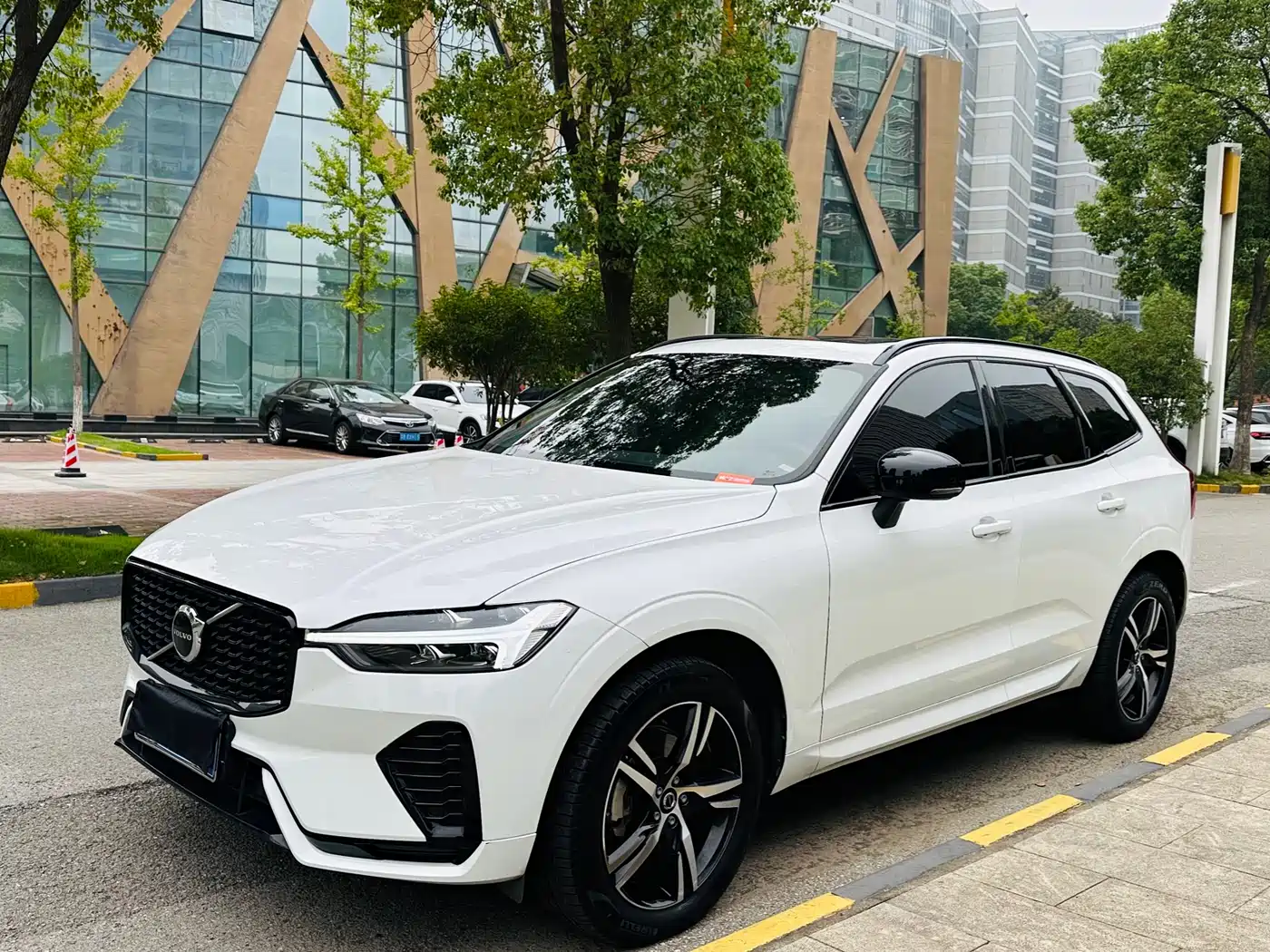Volvo XC60 2022 B5 AWD Zhiyuan Sport Edition