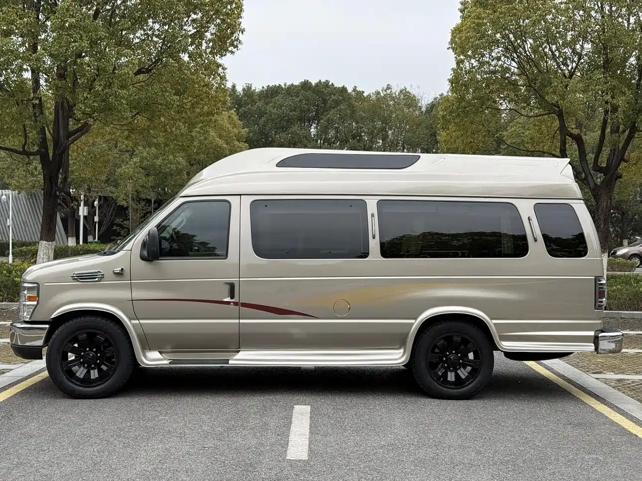 Ford E350 2012 2011 5.4L Standard Yacht Edition