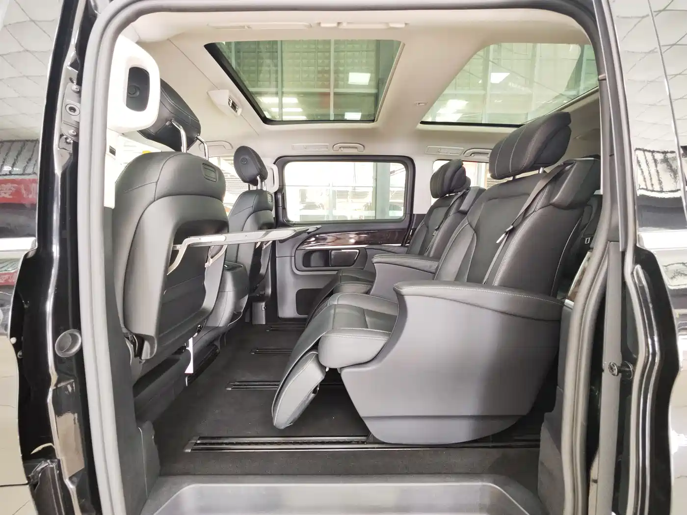 Mercedes-Benz V-Class 2018 V 260 Premium Edition China VI фото 10