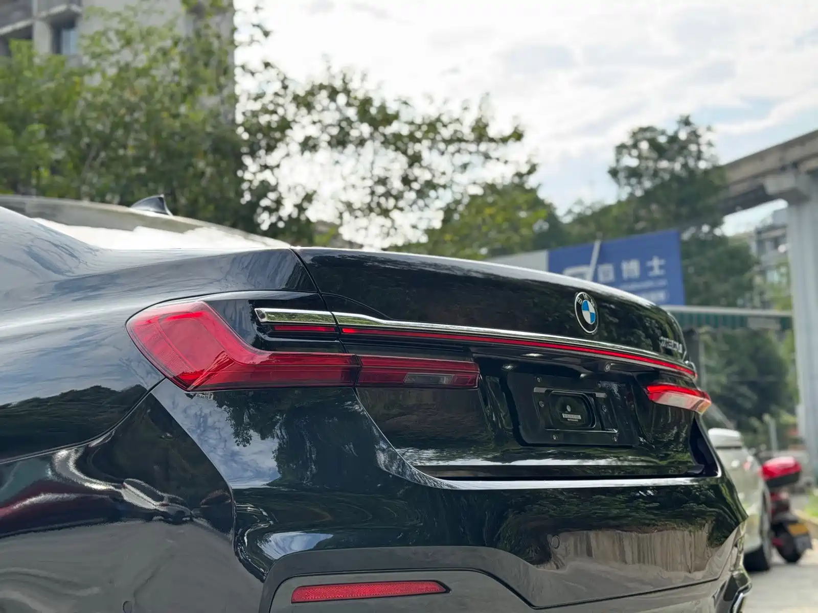 Photo 40 - BMW 7 Series