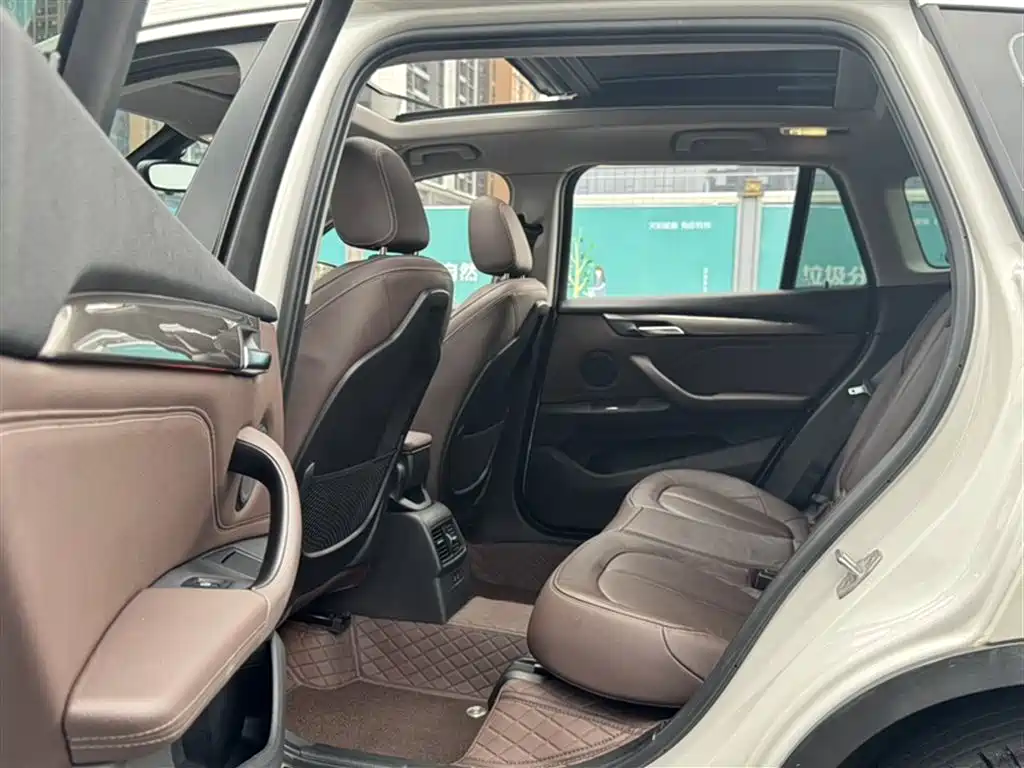 BMW X1 2019 sDrive18Li Premium Model фото 24