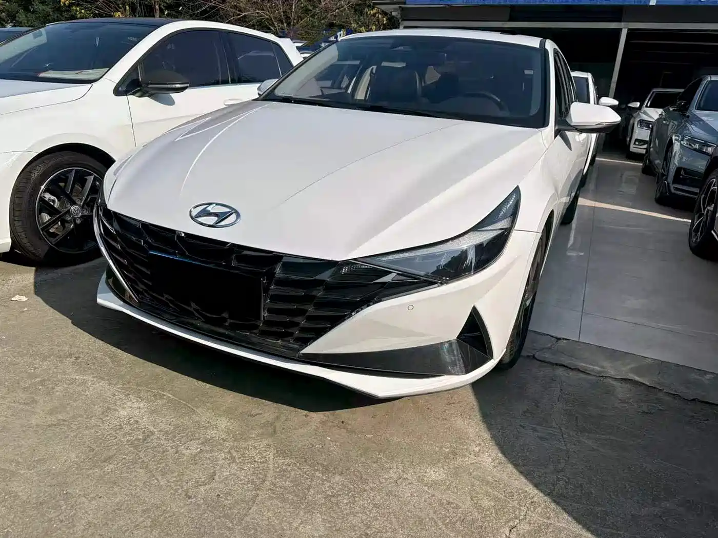 Hyundai Elantra 2021 1.5L CVT LUX Premium Edition