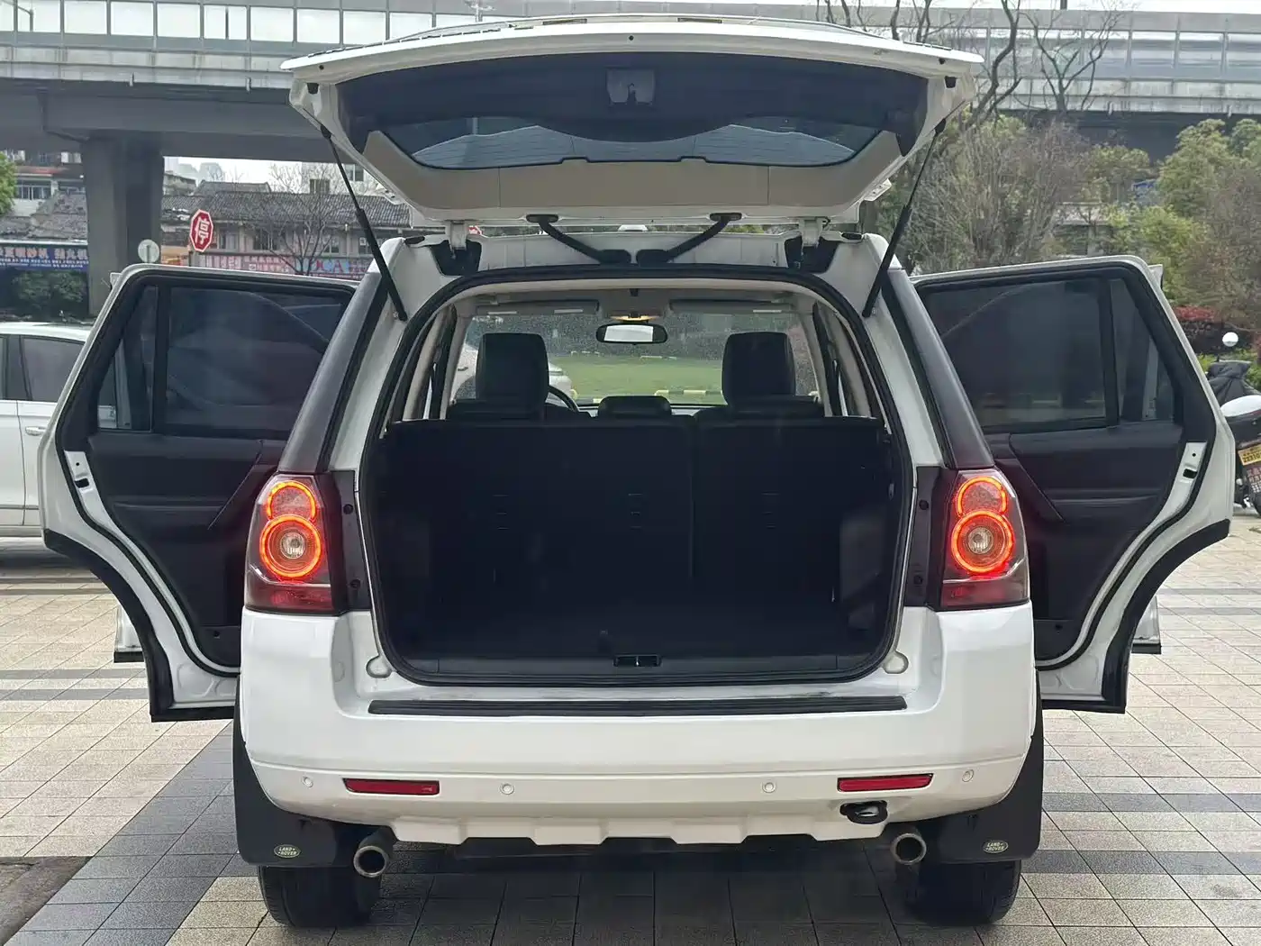 Land Rover Freelander 2 2014 2.0T Si4 S Gasoline Edition фото 9