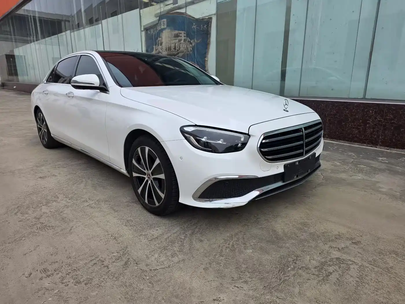 Mercedes-Benz E-Class New Energy 2022 Facelift E 350 e L Plug-in Hybrid Sedan фото 2