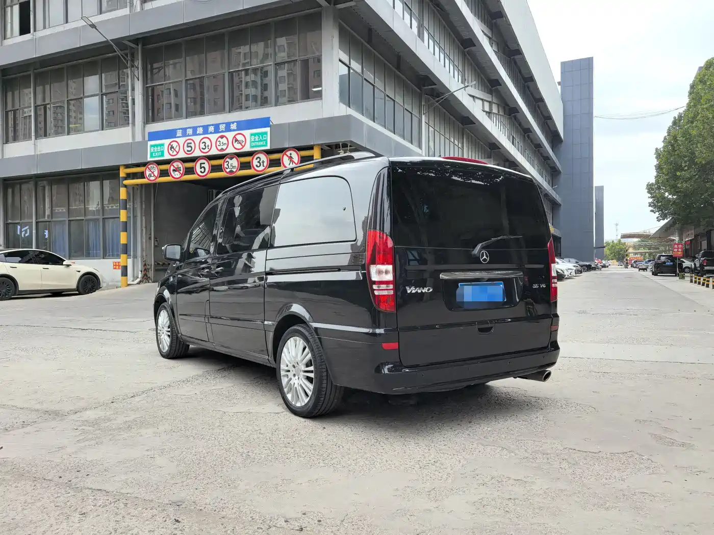 Mercedes-Benz Viano 2013 3.5L Haochi Edition фото 4