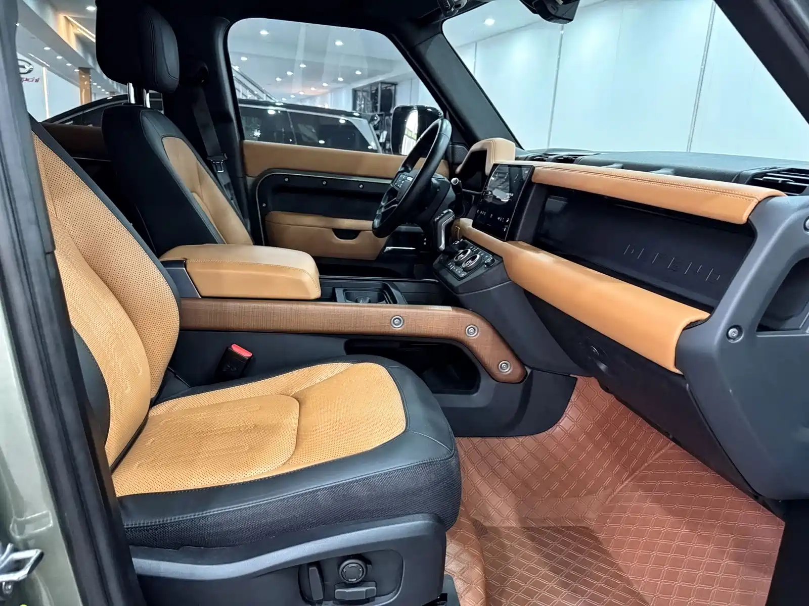 Photo 10 - Land Rover Defender