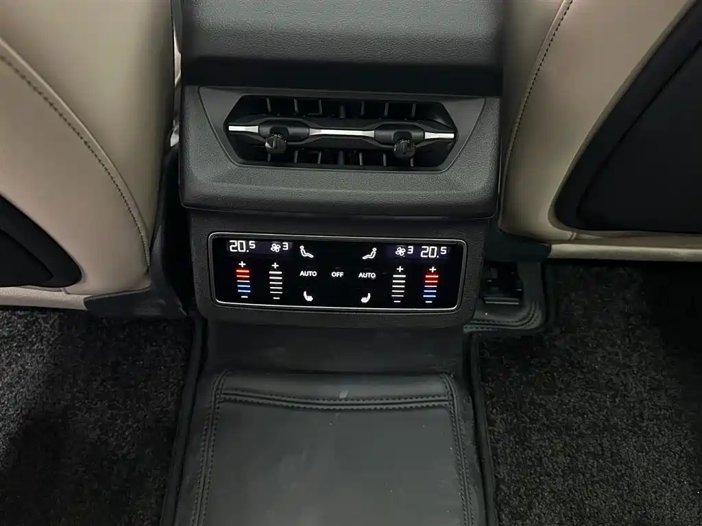 Фото 16 - Audi A6L e-tron