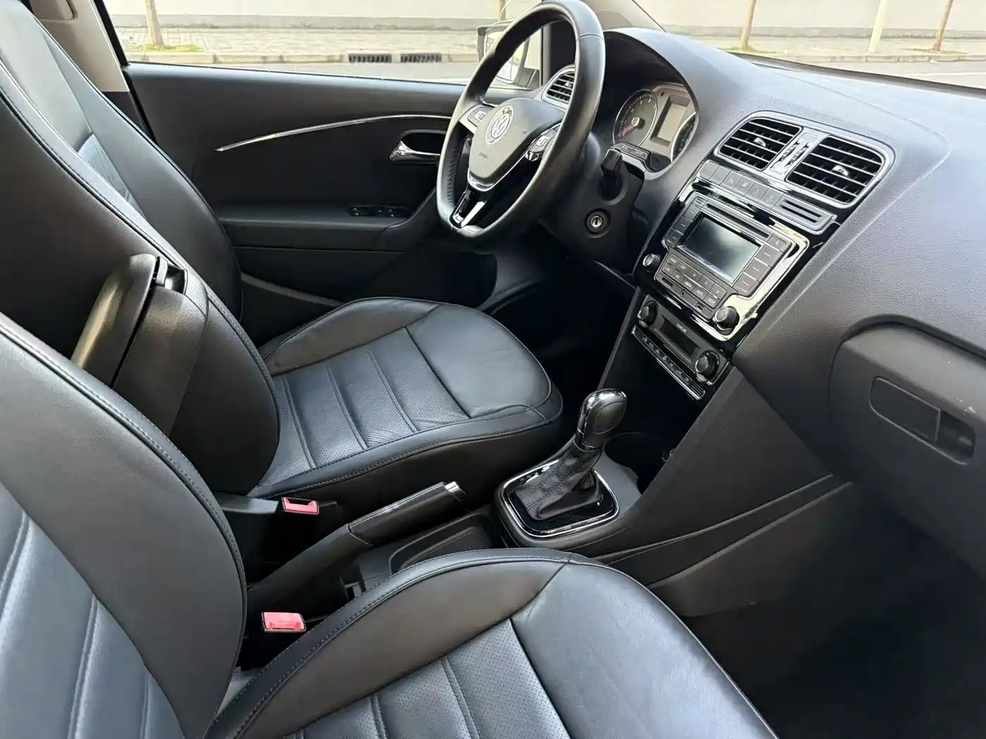 Volkswagen Polo 2016 1.6L Automatic Comfort фото 3