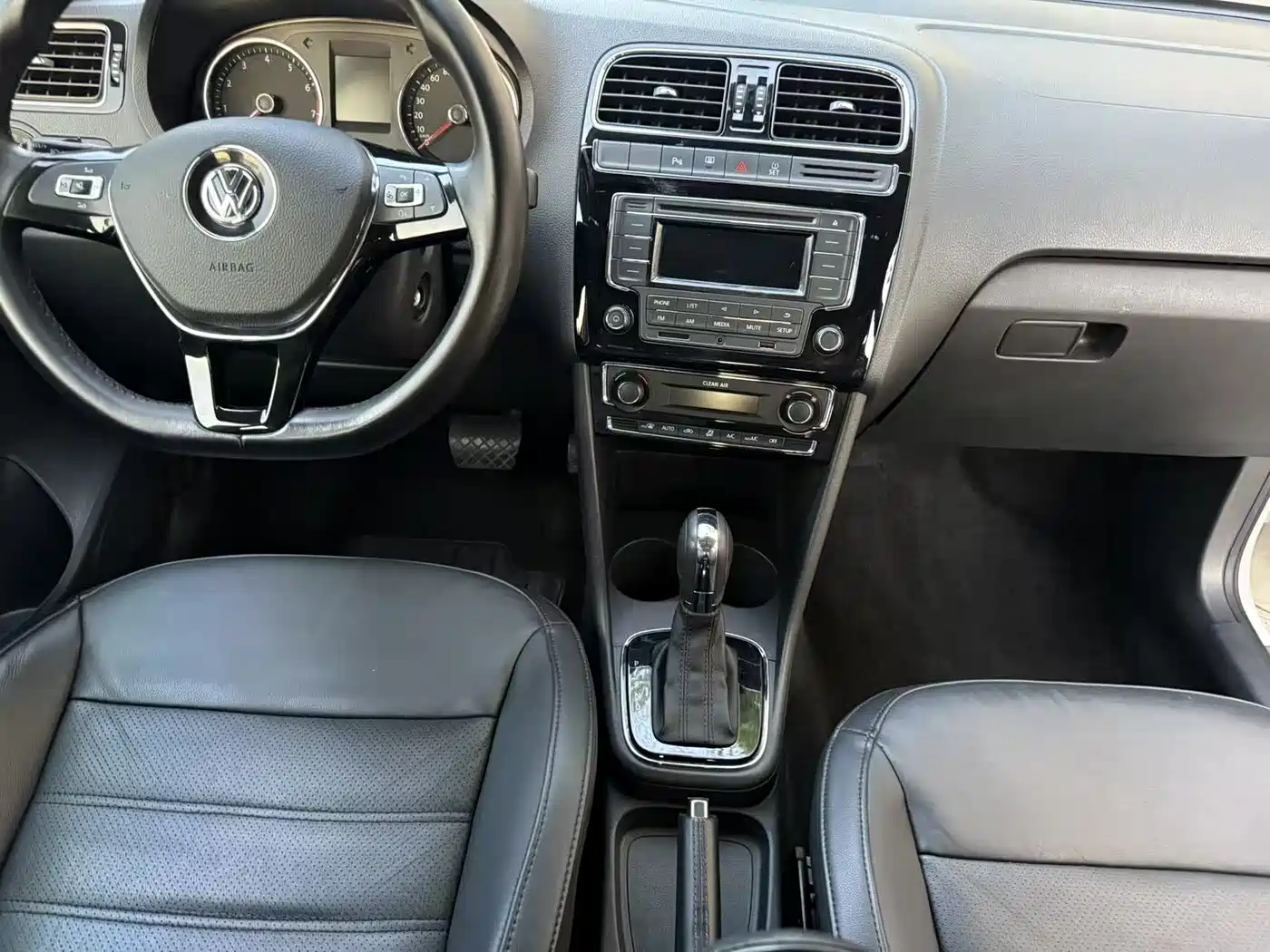 Volkswagen Polo 2016 1.6L Automatic Comfort фото 8