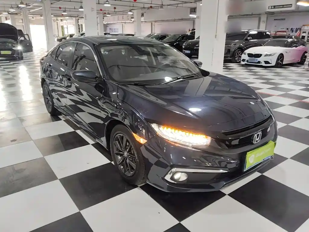 Фото 4 - Honda Civic