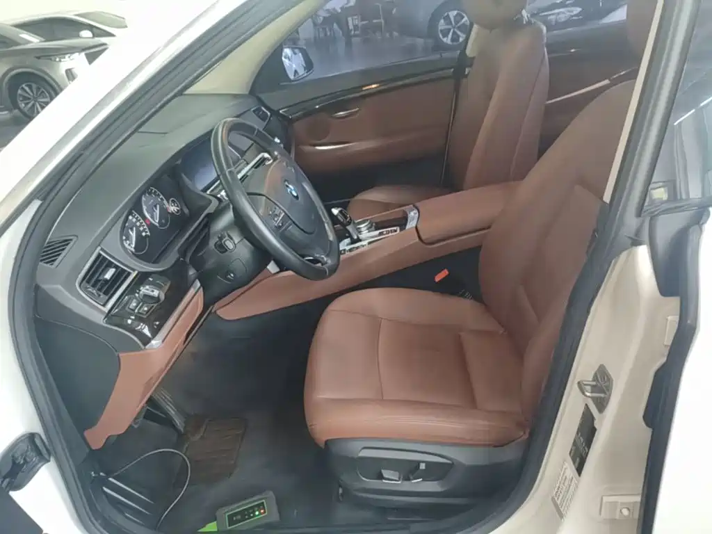 Photo 15 - BMW 5 Series GT