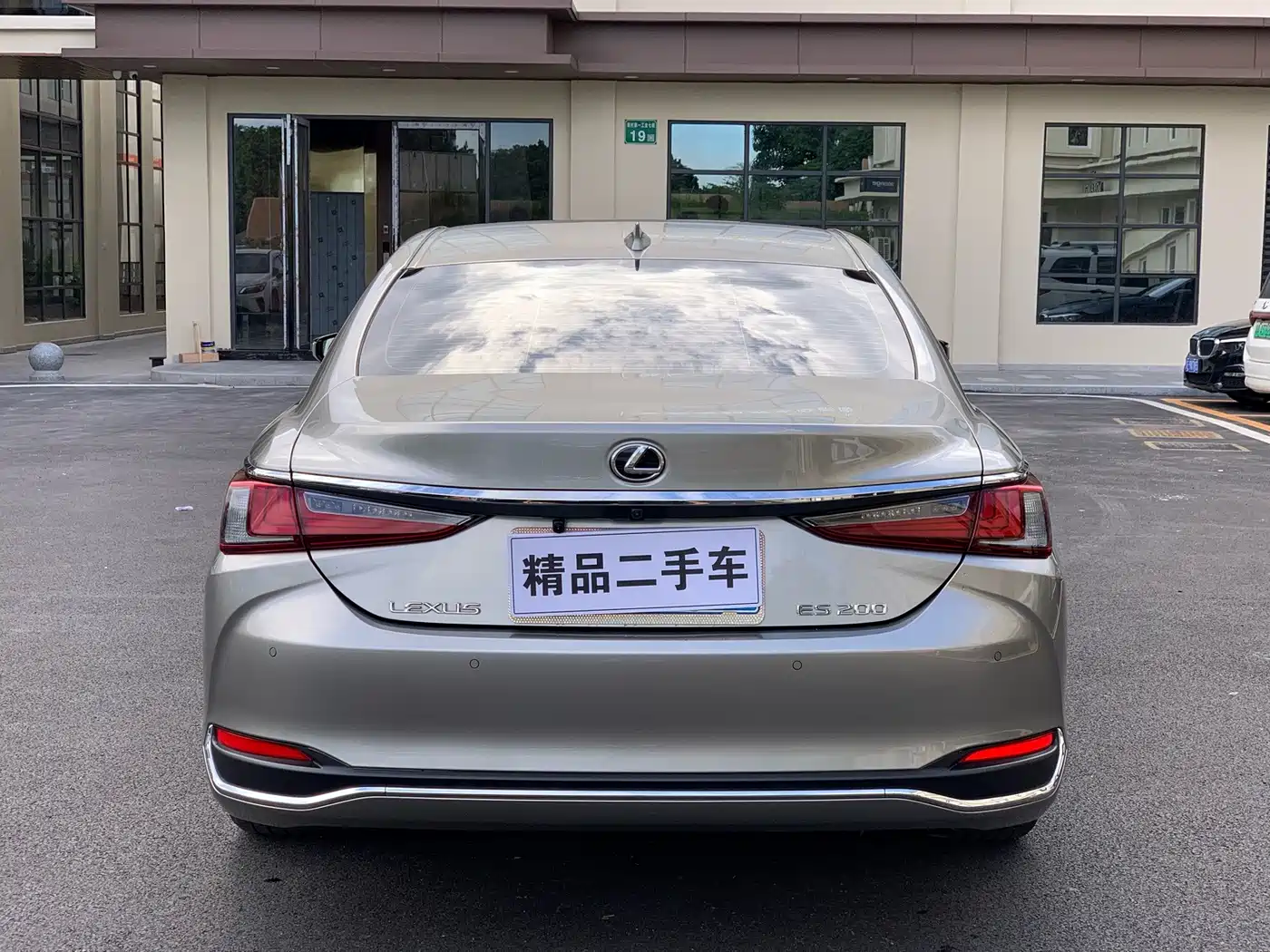 Фото 5 - Lexus ES