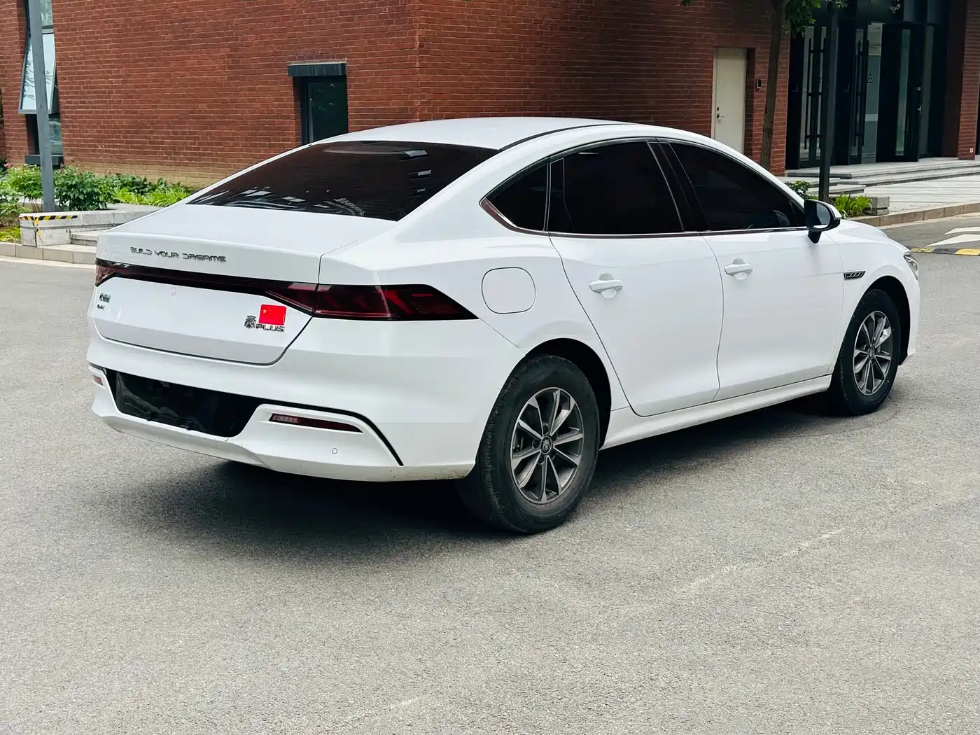 BYD Qin PLUS 2024 Glory Edition DM-i 55KM Leading фото 5