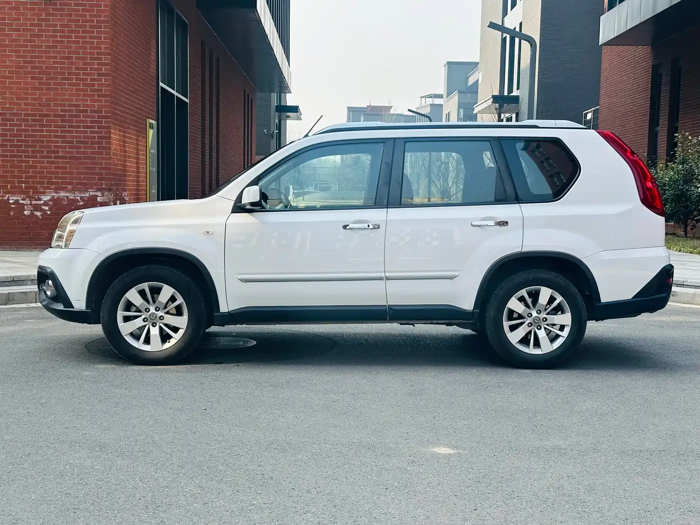 Dongfeng Fengdu MX6 2016 2016 2.0L CVT 2WD All-round Edition
