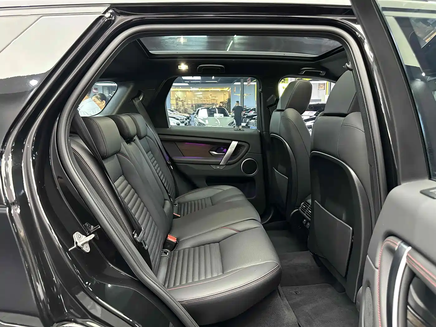 Land Rover Discovery Sport PHEV 2023 1.5T P300e Plug-in Hybrid фото 4