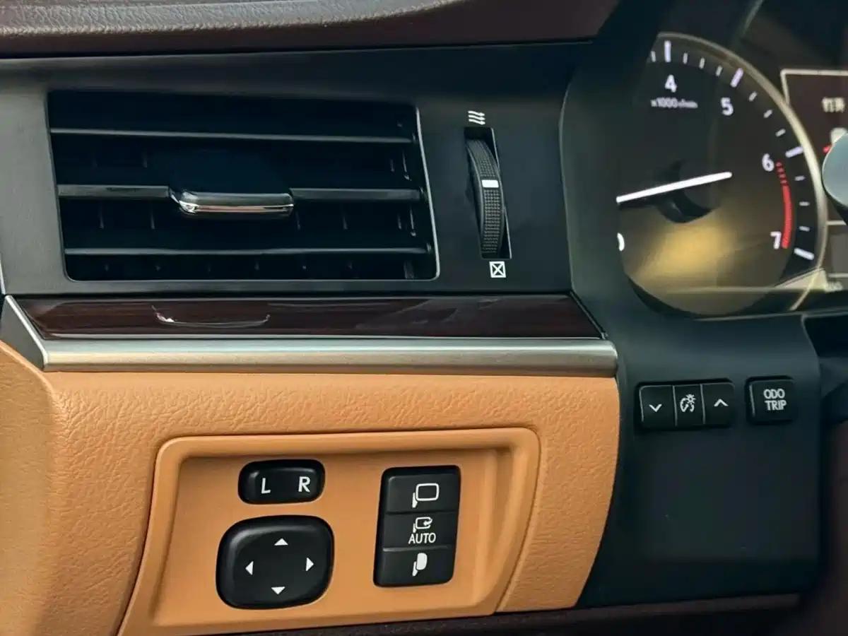 Lexus ES 2015 250 Elegance Edition фото 5
