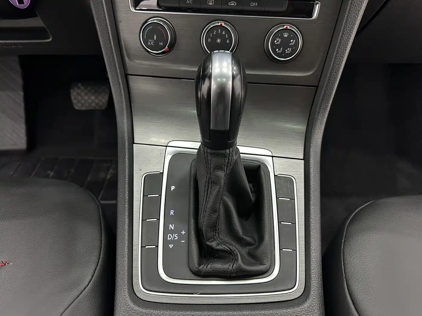 Volkswagen Golf 2016 230TSI Automatic Comfort фото 21