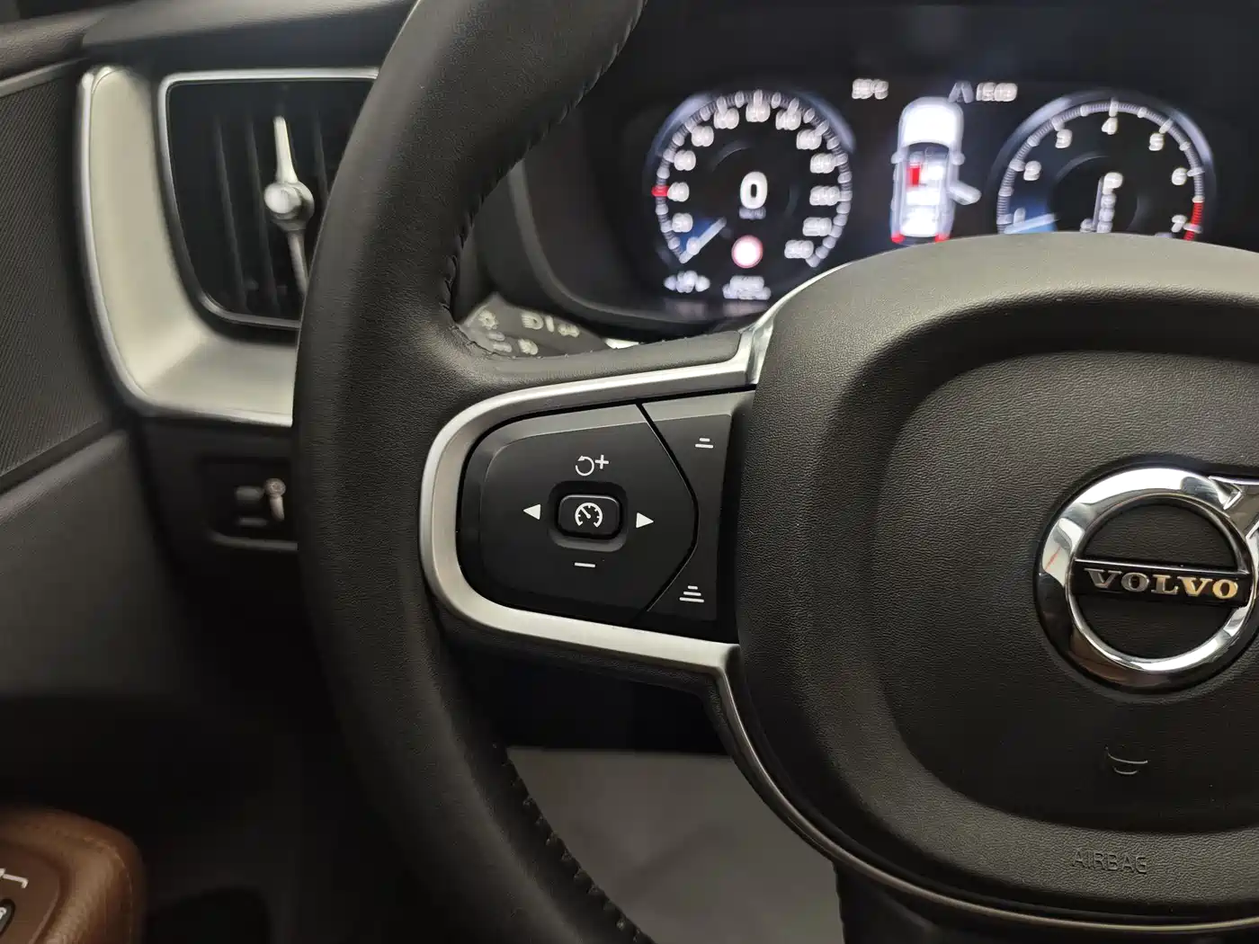 Фото 26 - Volvo XC60