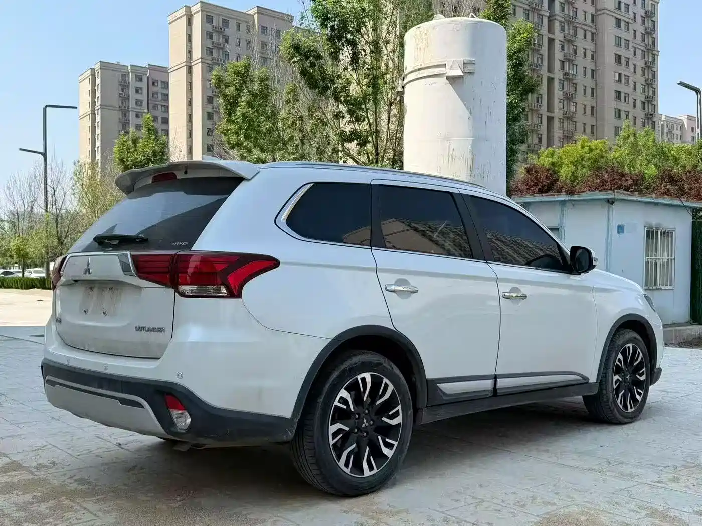 Mitsubishi Outlander 2021 2.4L 4WD Premium Edition 7-Seater фото 9