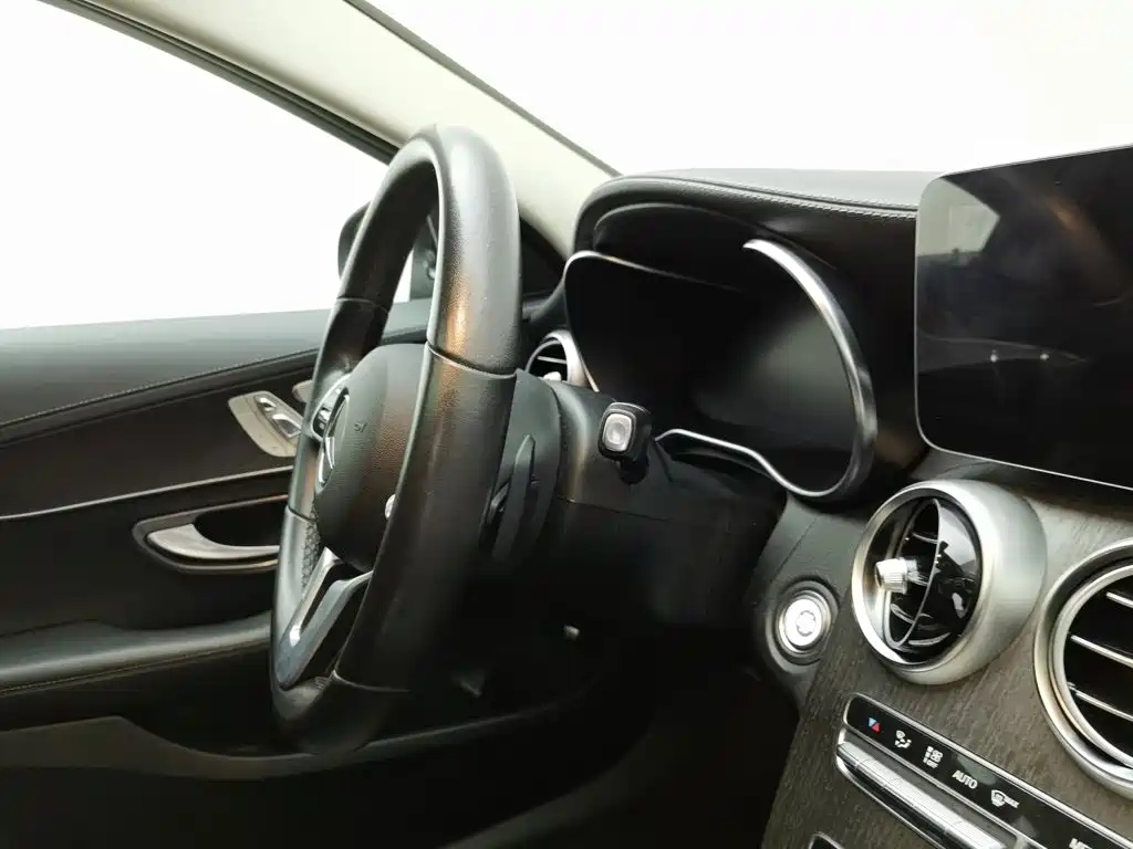 Photo 22 - Mercedes-Benz C-Class