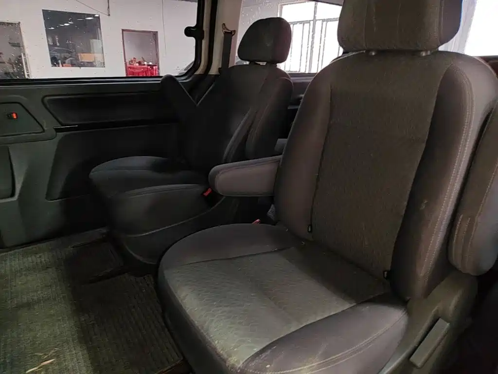 Dongfeng Fengxing Fengxing CM7 2015 2014 2.4L Manual Business Edition