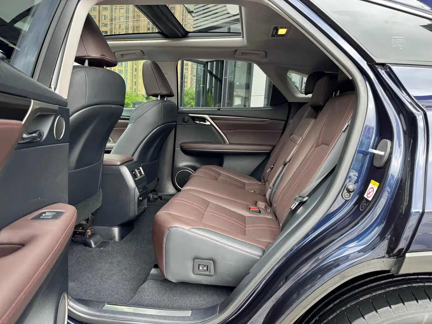 Photo 9 - Lexus RX