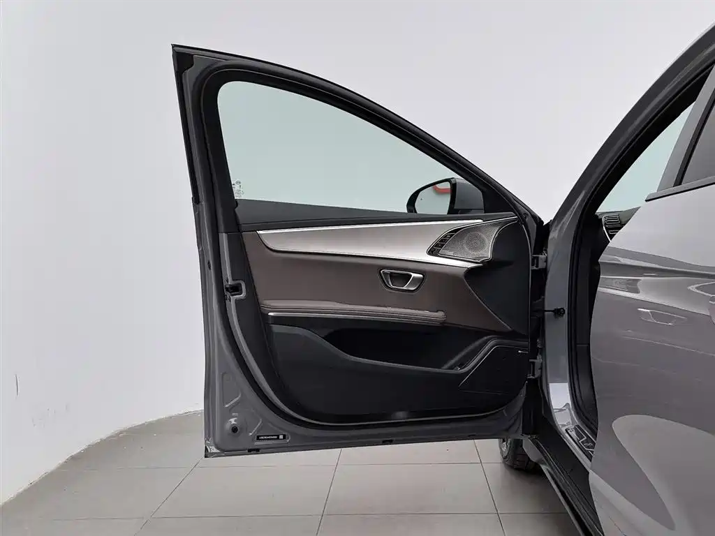 BYD Han 2025 DM-i 125KM Honor фото 15