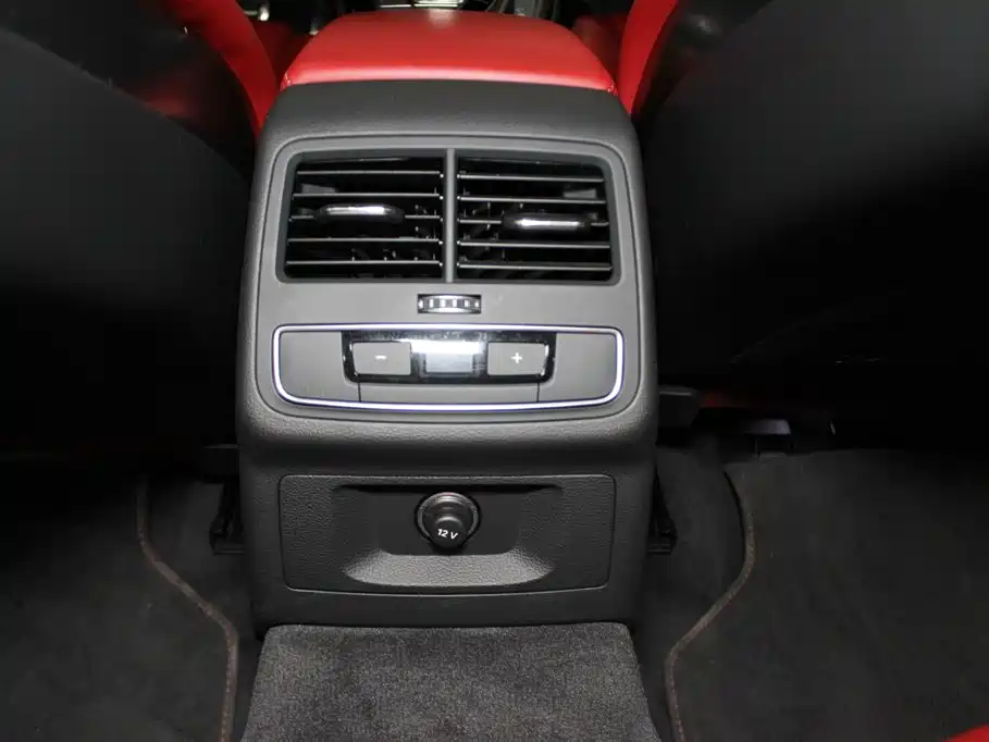 صورة 10 - Audi S4