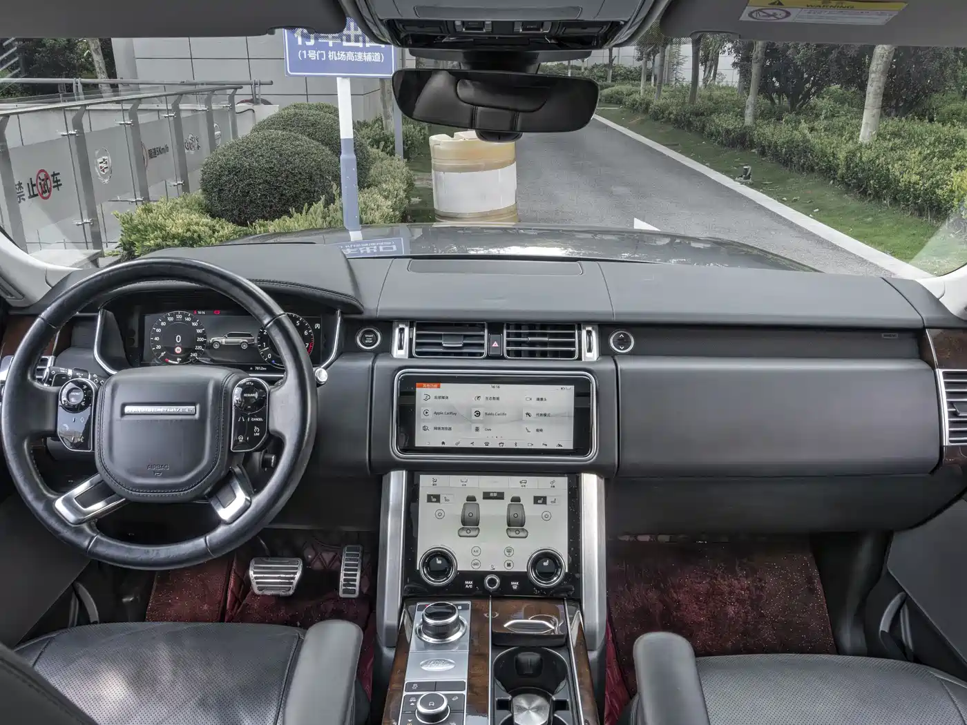 Land Rover Range Rover 2021 3.0 L6 Heritage Extended Classic Edition фото 9