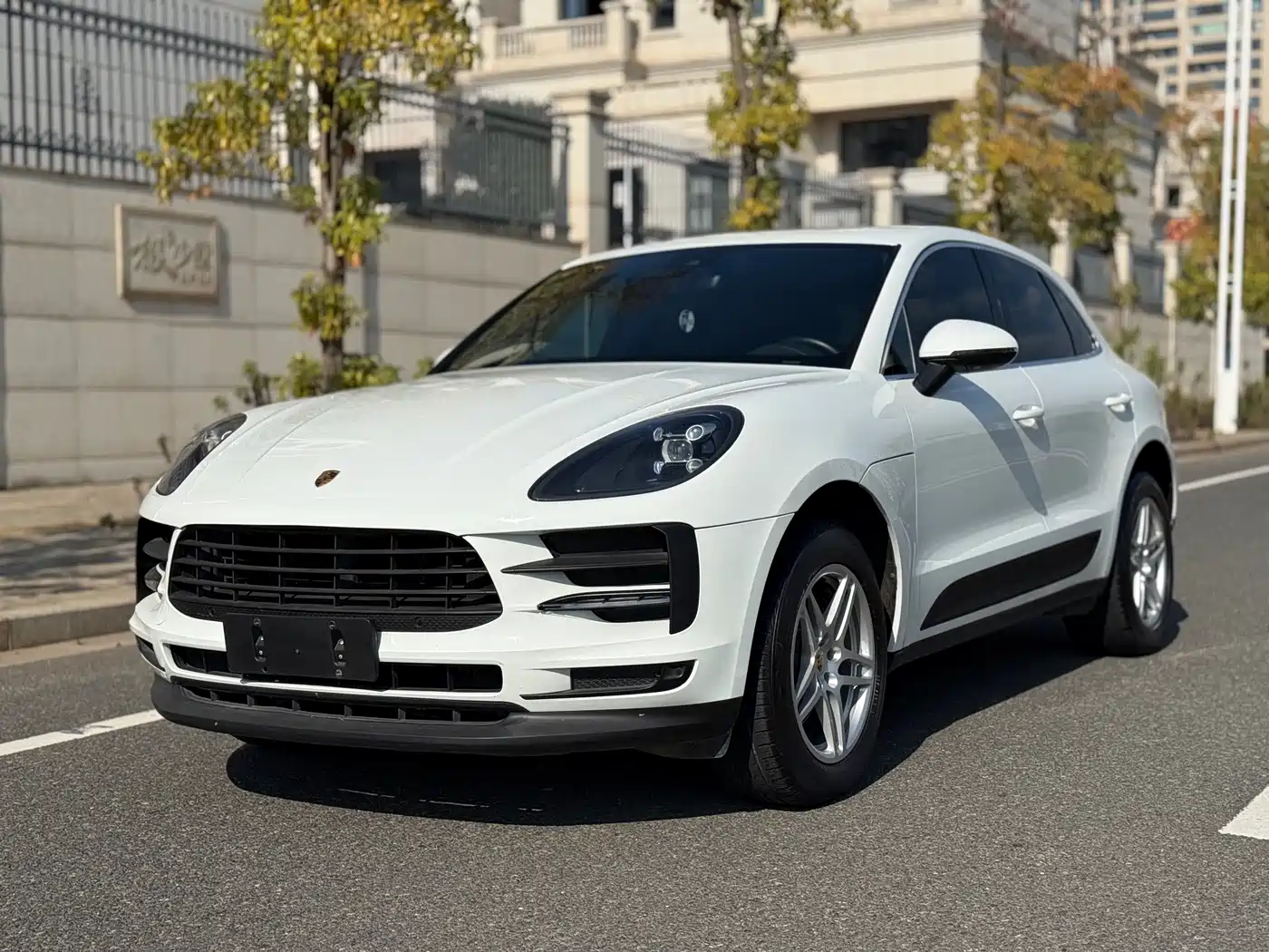 PORSCHE MACAN