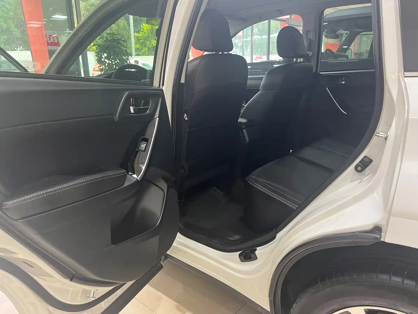 Subaru Forester 2016 2.0i Fashion Navigation Edition фото 5
