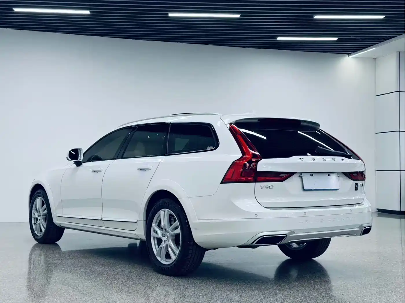 Фото 3 - Volvo V90